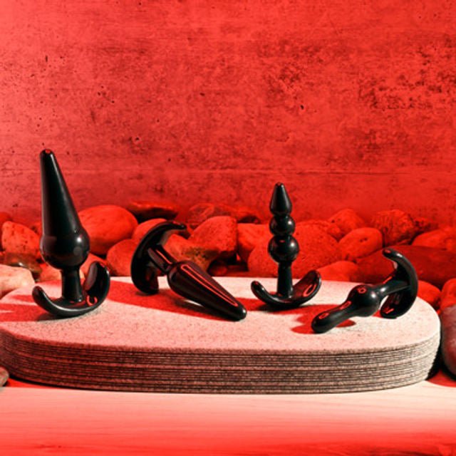 Black 4 Piece Plug Set - Heatwave Books